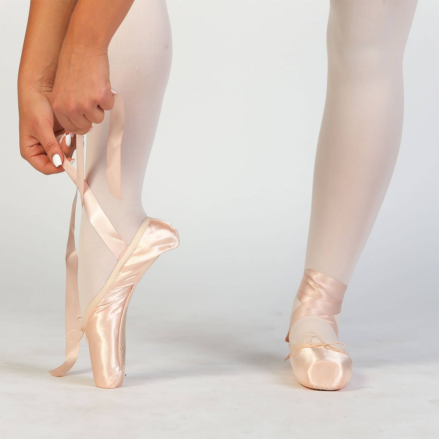 POINTE SHOES